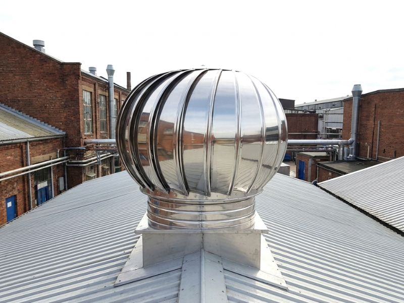 Lý do nên lắp đặt quả cầu thông gió giếng trời