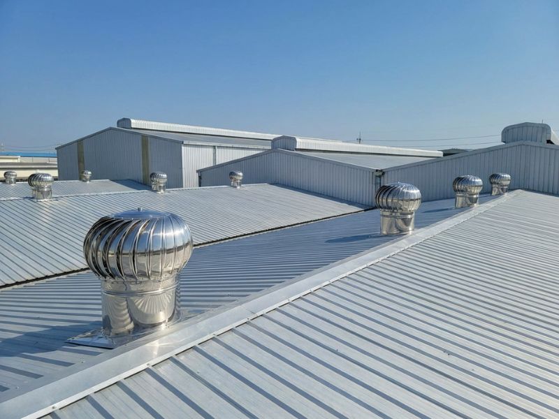 Cánh quạt bị móp méo hoặc vướng vật cản