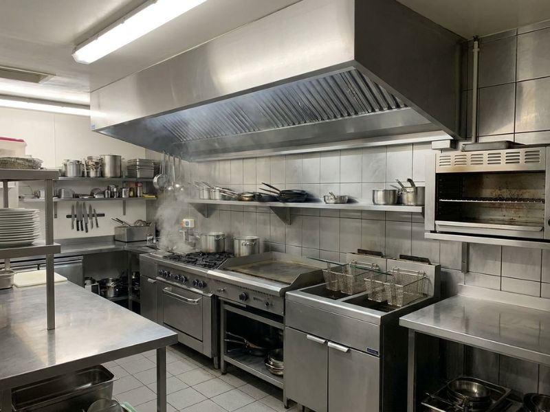 Sai lầm cần tránh khi dùng chụp hút khói nhà hàng