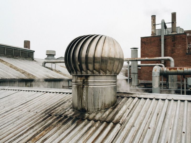 Nắp bảo vệ và vít định vị