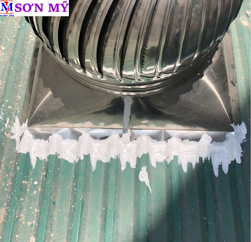 Xử lý chống dột chân quả cầu thông gió trên mái tôn