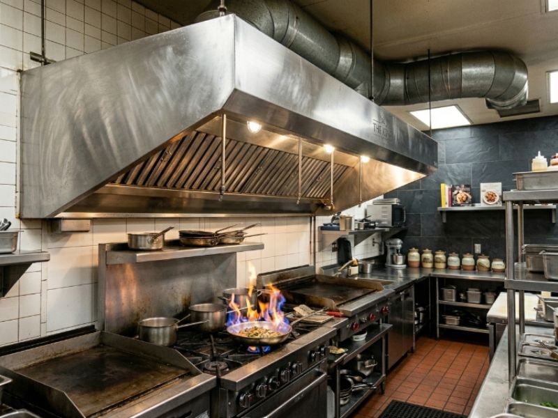 Máng chụp hút mùi inox áp sát tường