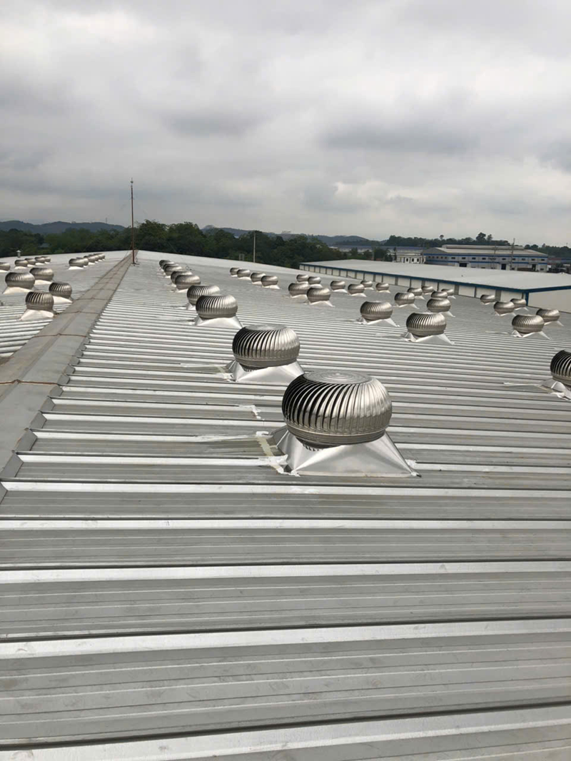 Lắp đặt quả cầu thông gió inox trên mái nhà xưởng